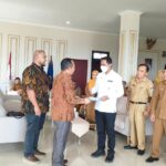 Penyerahan Nota Kesepatan antara Bupati Boltim dan Direktur PT AS