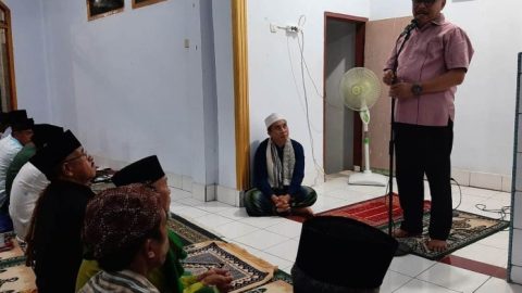 Salat Tarawih di Masjid Al Mukhlisin Desa Kopandakan Dua, Ini Pesan Pj Bupati Bolmong Limi Mokodompit