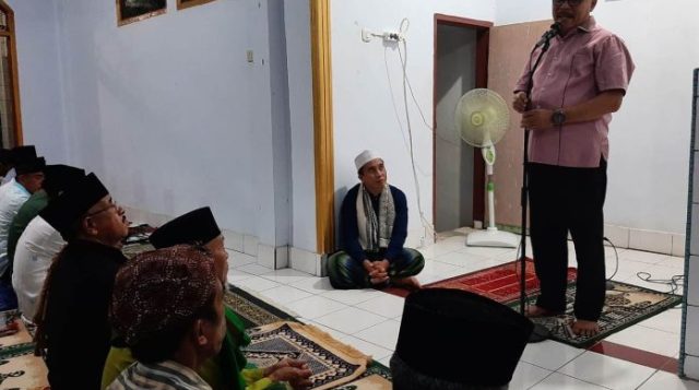 Salat Tarawih di Masjid Al Mukhlisin Desa Kopandakan Dua, Ini Pesan Pj Bupati Bolmong Limi Mokodompit