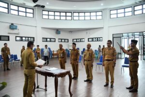 Sam Sachrul Mamonto Lantik Empat Pejabat Eselon III Pemkab Boltim