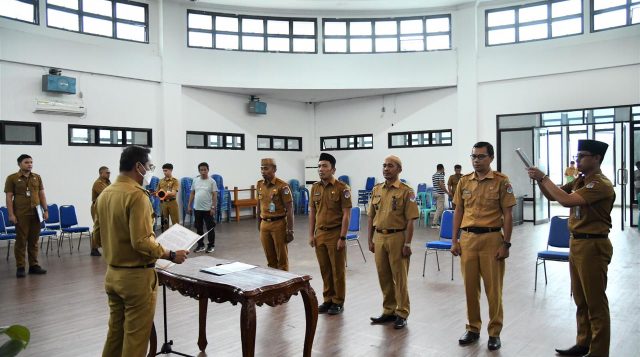 Sam Sachrul Mamonto Lantik Empat Pejabat Eselon III Pemkab Boltim