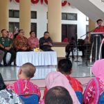 Sekda Bolmong Tahlis Gallang menyampaikan materi RKPD Pemkab Bolmong Tahun 2024 di pendopo kantor Bupati