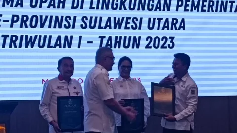 Tahlis Gallang Terima Penghargaan Terbaik Ketiga Sulut