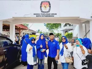 Dikawal Massa Pendukung, Sudarmo ‘Da’ Mamonto Bacaleg Demokrat Dapil 3 Kotamobagu Selatan Daftar ke KPU