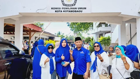 Dikawal Massa Pendukung, Sudarmo ‘Da’ Mamonto Bacaleg Demokrat Dapil 3 Kotamobagu Selatan Daftar ke KPU