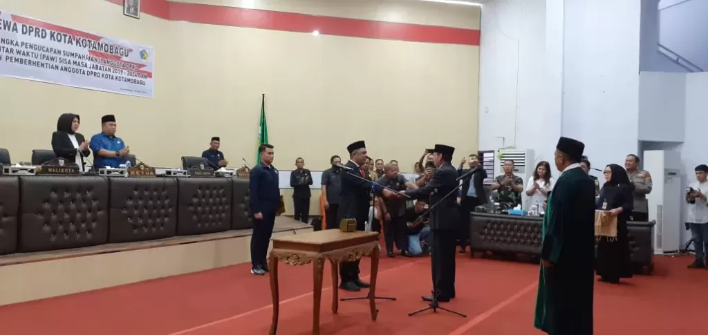 Ketua DPRD Kotamobagu Pimpin Rapat Pelantikan PAW Ishak Sugeha