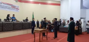 Ketua DPRD Kotamobagu Pimpin Rapat Pelantikan PAW Ishak Sugeha