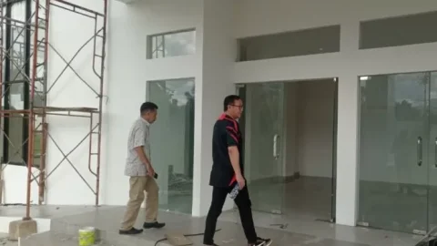 Tim Pansus DPRD Kotamobagu Tinjau Pekerjaan Pembangunan Perpustakaan Kotamobagu