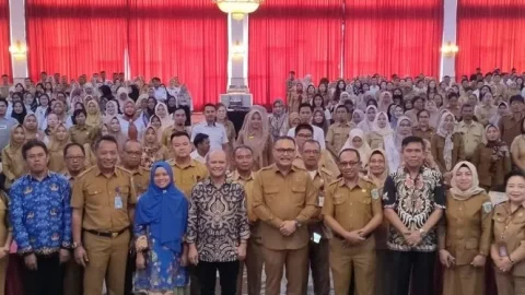 Pj BupatiBolmong Limi Mokodompit Beri Penguatan Bagi Guru yang Ikut Program PPG