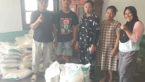 Sebanyak 63 KPM Desa Moyongkota Menerima Bantuan Pangan CBP Tahap II