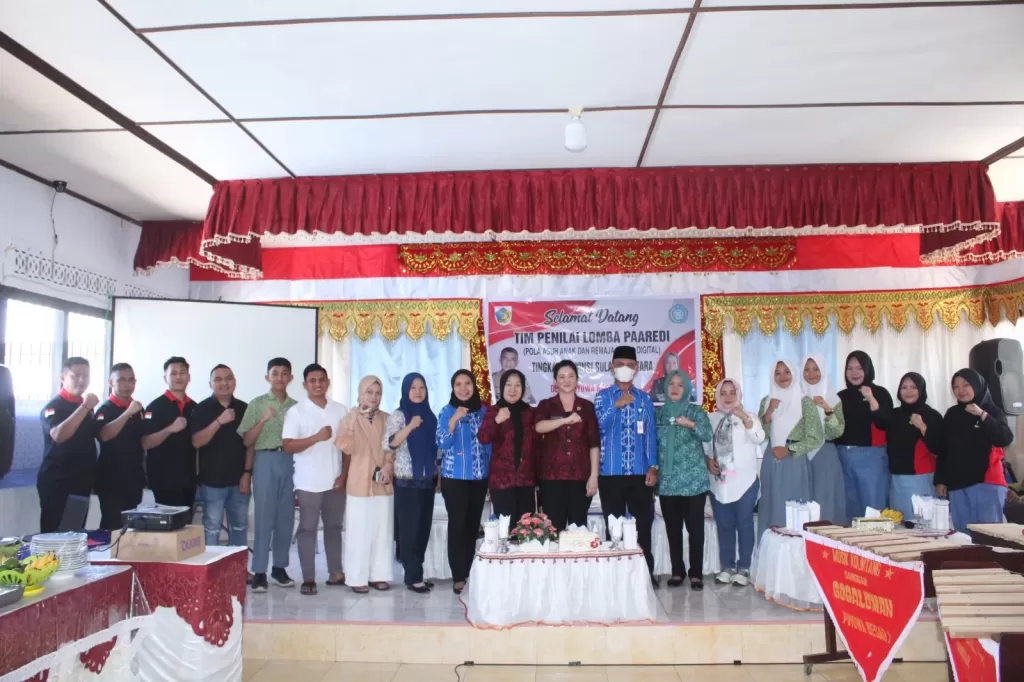 Kepala Desa dan Ketua TP-PKK Poyowa Besar Satu Sambut kedatangan Tim Penilai Lomba PAARADI Sulut