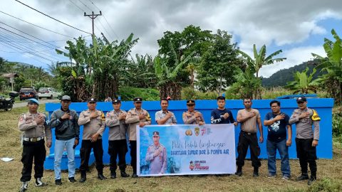 Polsek Modayag Gelar Kerja Bakti dan Salurkan Bantuan Kepada Masyarakat Desa Sumber Rejo