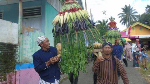 Persiapan JCF 2023, Pemdes dan Masyarakat Sumber Rejo Buat Gunungan Hasil Panen