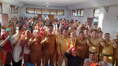 Bupati Limi Mokodompit Dialog Bersama Warga Kecamatan Bolaang