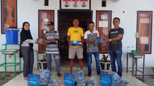 Tingkatkan Kesejahteraan, Pemdes Poyowa Besar Satu Serahkan Bantuan Perlengkapan Las untuk Warga