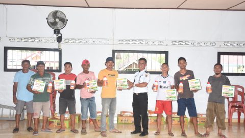 Pemdes Poyowa Besar Satu Salurkan Bantuan Kepada Petani Jagung