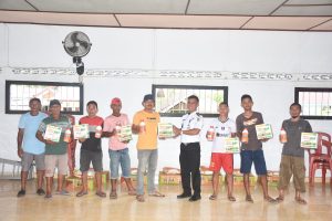 Pemdes Poyowa Besar Satu Salurkan Bantuan Kepada Petani Jagung
