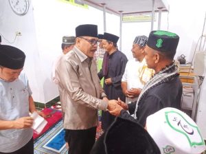 Safari Ramadhan di Kecamatan Lolayan, Limi Mokodompit Berikan Santunan