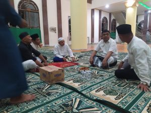 Ketua DPRD Kotamobagu Meiddy Makalalag Buka Puasa dan Sholat Tarawih Bersama Masyarakat Poyowa Bersatu