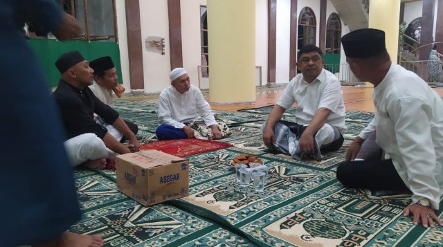 Ketua DPRD Kotamobagu Meiddy Makalalag Buka Puasa dan Sholat Tarawih Bersama Masyarakat Poyowa Bersatu