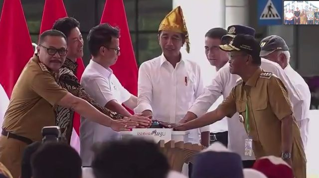 Limi Mokodompit Dampingi Presiden Jokowi Resmikan Bandara Bolaang Mongondow