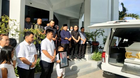 Anggota DPRD Kotamobagu Gelar Pelepasan Jenazah Feiba Tumundo