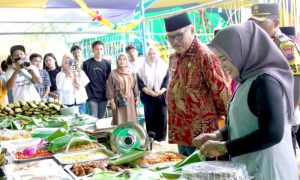 Limi Mokodompit Apresiasi Festival Mongulipot di Desa Mopait