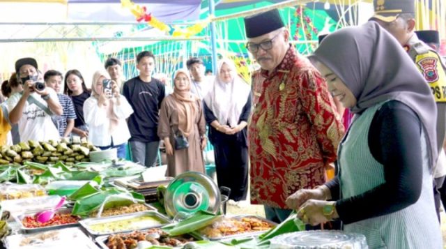 Limi Mokodompit Apresiasi Festival Mongulipot di Desa Mopait