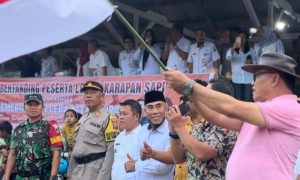 Limi Mokodompit Buka Gelaran Karapan Sapi di Desa Ihwan, Dumoga Barat
