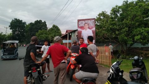 Masyarakat Antusias Pasang Baliho Meiddy Makalalag, Mama-Mama Gogagoman:Gas Sampe Jadi Wali Kota