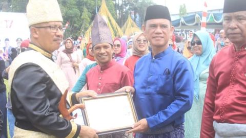 Sangadi Poyowa Besar Satu Tapri Bangol Terima Penghargaan dari Pj Walikota