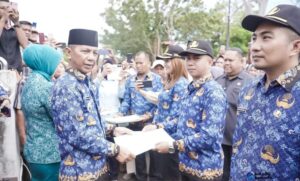 Pj Bupati Bolmong Jusnan Calamanto Mokoginta Serahkan SK PPPK