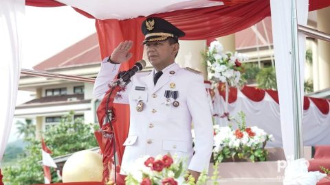 Pj Bupati Jusnan Calamanto Mokoginta Pimpin Upacara HUT Ke-79 Republik Indonesia