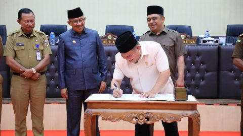 Meiddy Makalalag Pimin Rapat Paripurna Bahas Persetujuan Ranperda LKPJ APBD 2023