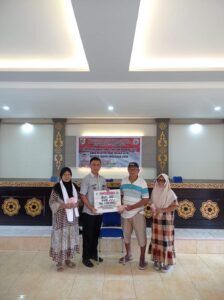 Pemdes Poyowa Besar Satu Salurkan BLT DD Kepada 57 KPM