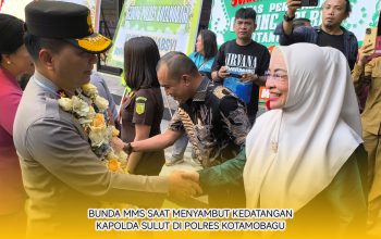 Dra. Hj. Marlina Moha Siahaan saat menyambut kedatangan Kapolda di Polres Kotamobagu