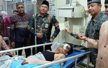 Pengantin di Palembang yang dibacok sejumlah orang menggelar akad nikah di IGD.