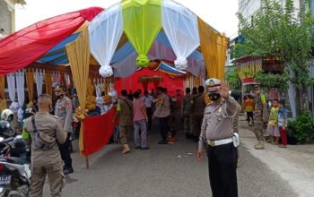 Salah Satu Hajatan Masyarakat yang Menggunakan Badan Jalan Umum