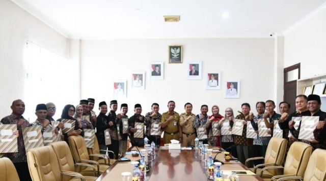 Resmi Terima SK, Berikut Tugas, Fungsi dan Besaran Gaji Tenaga Ahli Bupati Oskar Manoppo