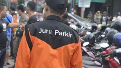 AWAS! Jangan Kasih Uang Sembarang, di Manado Sudah Ada Juru Parkir Resmi, Berikut Ciri-cirinya