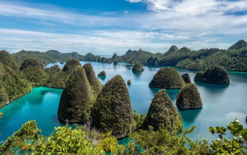 Keindahan alam Raja Ampat di Papua Barat Daya yang Terancam Akibat Aktivitas Tambang. (iStock)