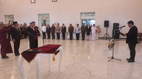 Proses Pelantikan Tahlis Gallang sebagai Penjabat Sekprov Sulut oleh Gubernur YSK