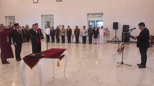 Gubernur YSK Lantik Tahlis Gallang Sebagai Sekprov Sulut
