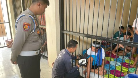 Prioritaskan Kesehatan Tahanan, Sidokkes Polres Kotamobagu Lakukan Pemeriksaan
