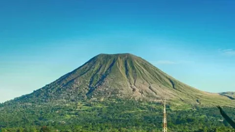 Gunung Lokon Waspada, Pendakian Dilarang, Karhutla Mengintai di Musim Kemarau