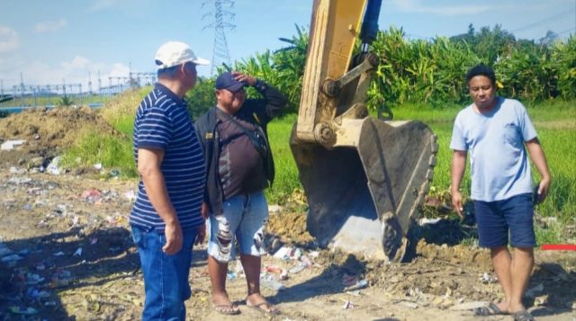 Selesaikan Persoalan Sampah di TPSS Tutuyan, Oskar Manoppo Kerahkan Excavator 