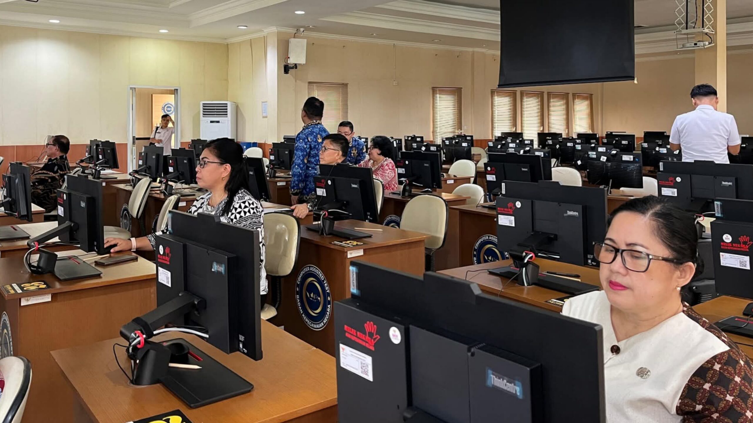 Raut serius dan antusiasme terlihat dari para Pejabat Pimpinan Tinggi Pratama (JPTP) Pemprov Sulut saat menjalani asesmen di BKN Manado. 