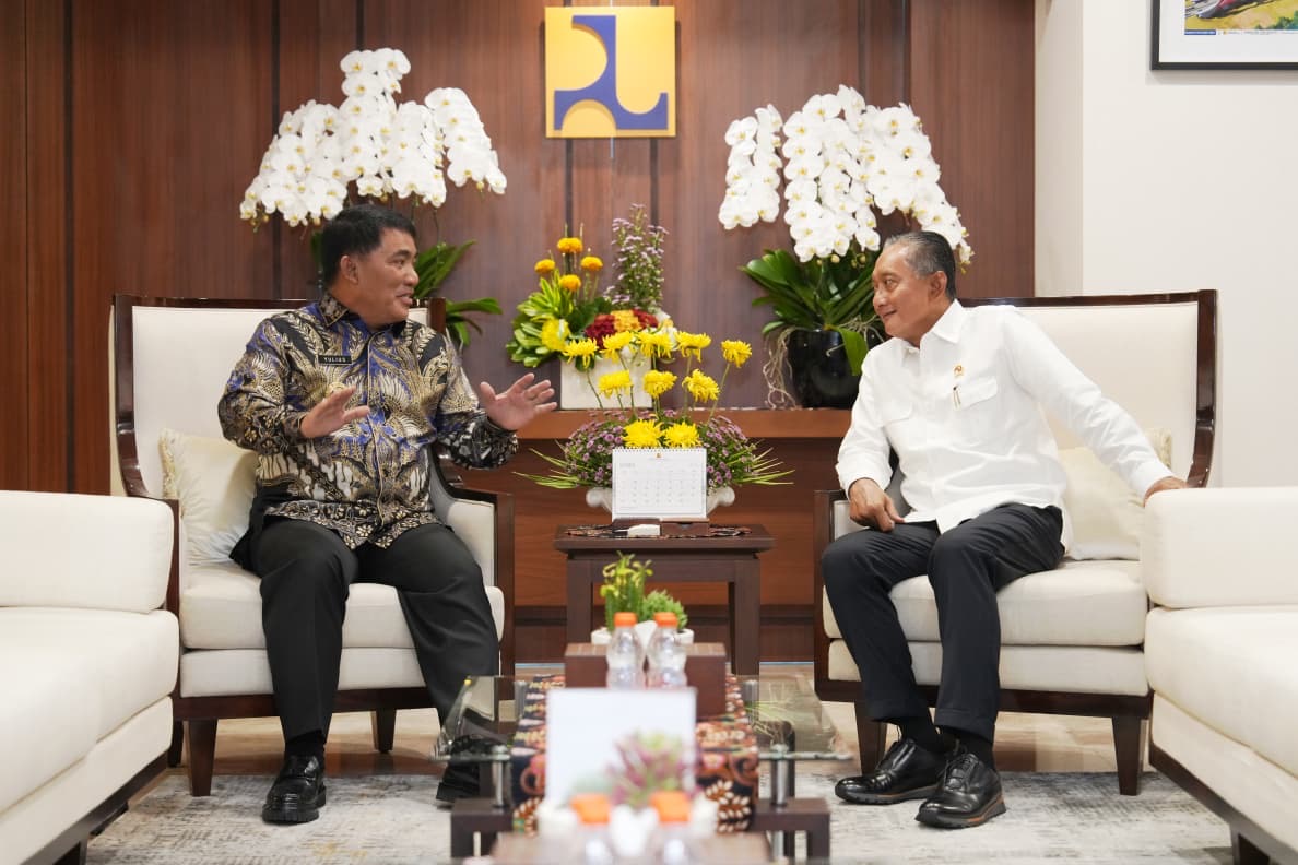 Dorong Pemerataan Infrastruktur di Sulut, Gubernur Yulius Bersinergi dengan Kementerian PUPR 1 Gubernur Yulius Selvanus dan Menteri PUPR Doddy Hanggodo saat pertemuan di Jakarta. Sumber: Diskominfo Sulut