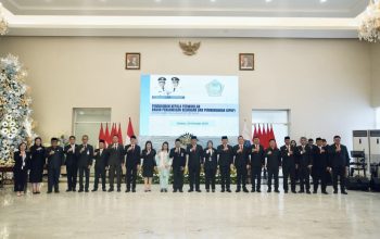 Bupati Boltim Dukung Kepala BPKP Baru: Dorong Transparansi Keuangan Daerah 4 Bupati Bolaang Mongondow Timur, Oskar Manoppo, bersama jajaran kepala daerah se-Sulawesi Utara menghadiri pelantikan Heru Setiawan sebagai Kepala Perwakilan BPKP Sulut, Selasa, 21 Oktober 2025, di Wisma Negara Gubernuran Bumi Beringin, Manado. Momen ini menandai komitmen bersama dalam memperkuat pengawasan keuangan daerah menjelang tahun anggaran baru.