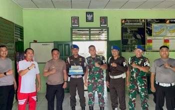 Propam Polres Kotamobagu Dapat Kejutan Hangat dari POM Bolmong di HUT ke-23 5 Kasubden POM Bolmong Kapten CPM Risky Aditya bersama jajaran memberikan kejutan ulang tahun ke-23 kepada personel Propam Polres Kotamobagu, Jumat, 17: Oktober 2025. Momen penuh kehangatan ini mencerminkan sinergitas TNI-Polri dalam suasana kekeluargaan di markas Subden POM Bolmong.